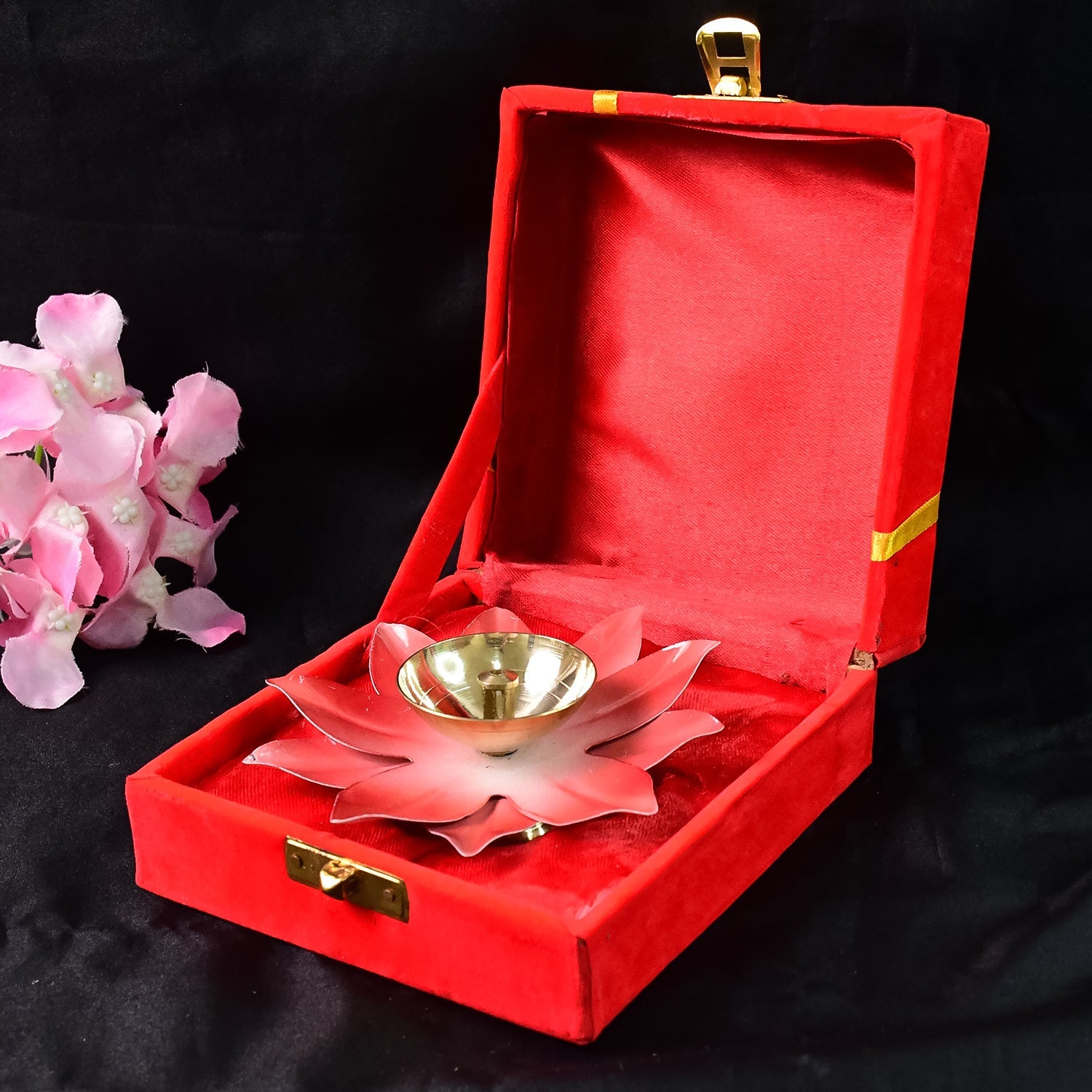 Lotus Shaped Brass Oil Diya (1 Pc) Lotus Shaped Brass Oil Diya (1 Pc)